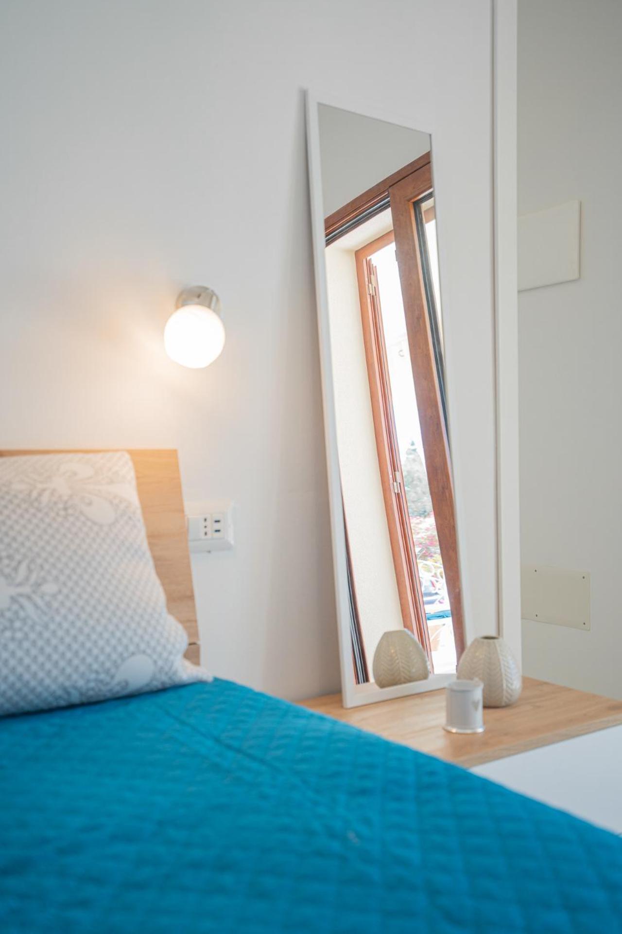 סאן תאודורו Ambra Holiday Rooms - Rooms & Beach מראה חיצוני תמונה