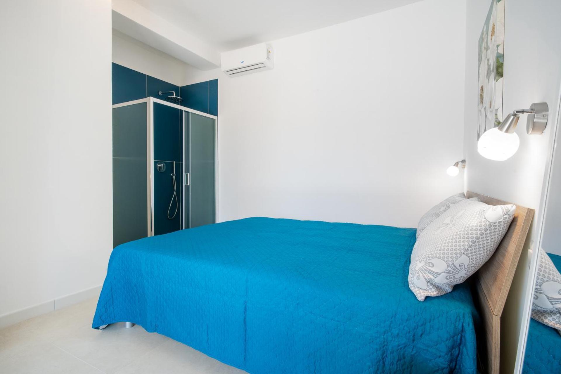 סאן תאודורו Ambra Holiday Rooms - Rooms & Beach מראה חיצוני תמונה