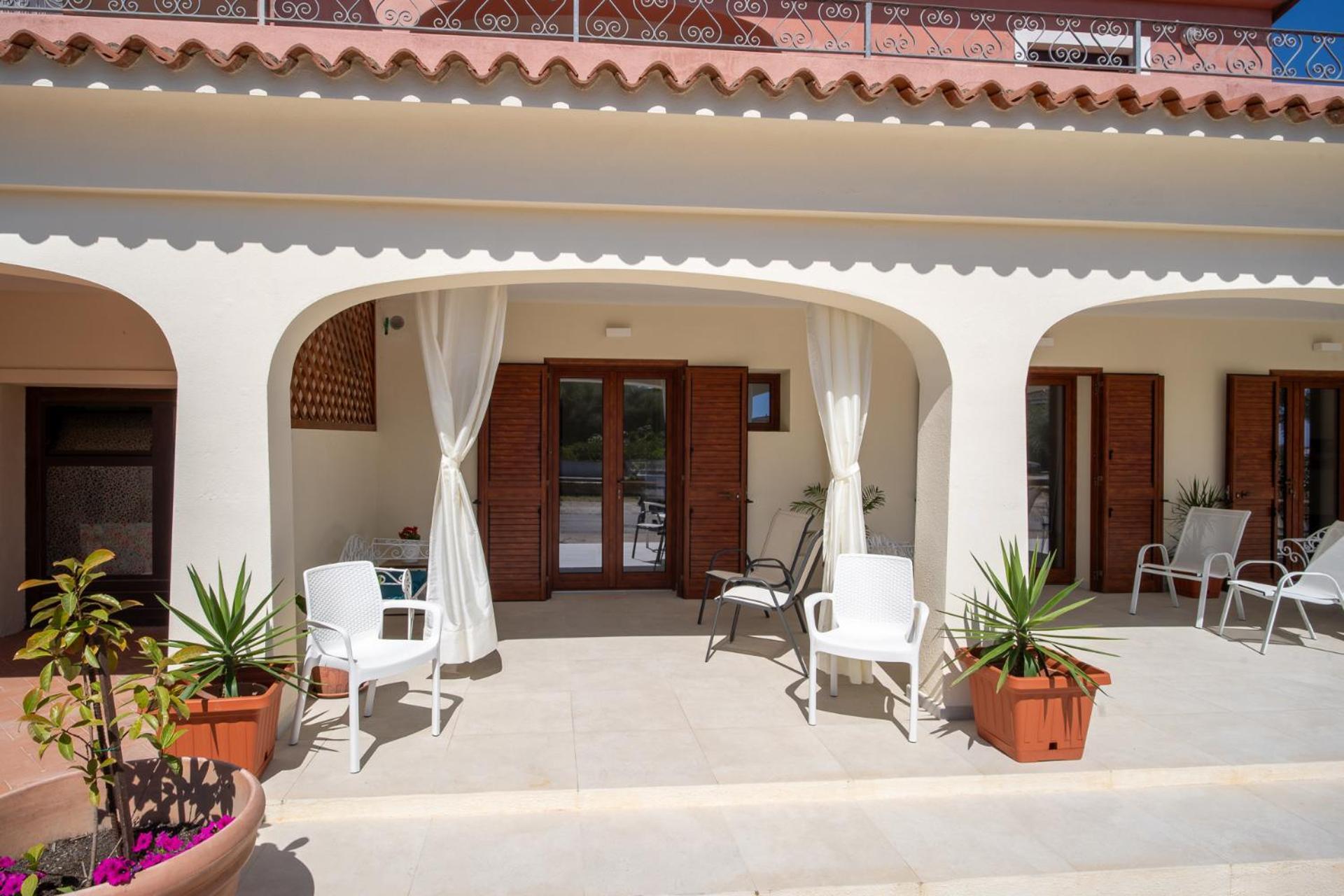 סאן תאודורו Ambra Holiday Rooms - Rooms & Beach מראה חיצוני תמונה