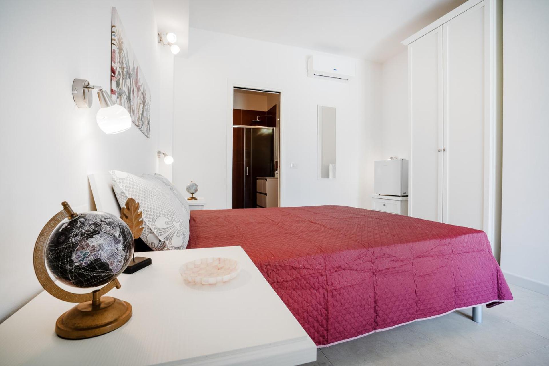 סאן תאודורו Ambra Holiday Rooms - Rooms & Beach מראה חיצוני תמונה
