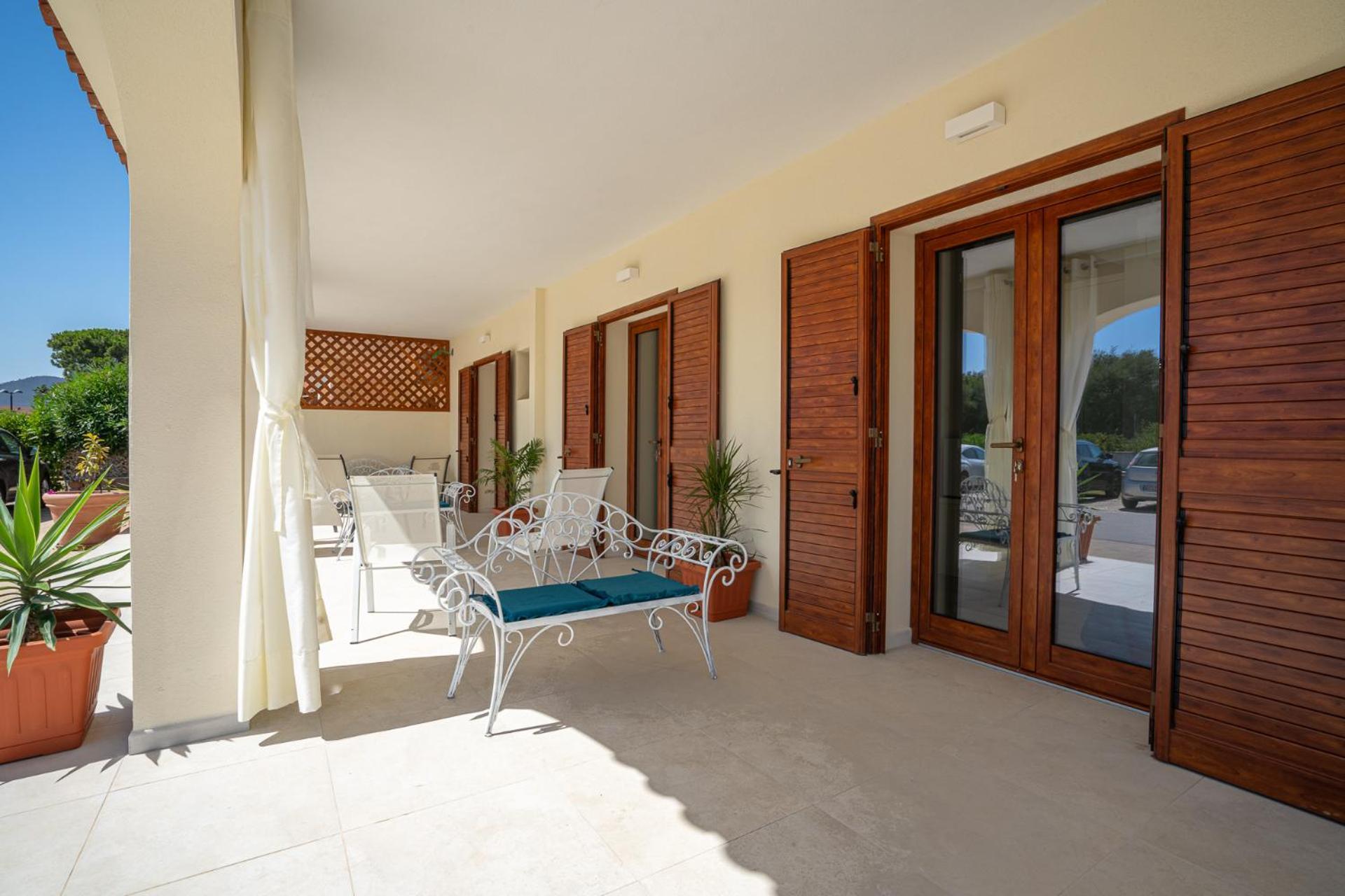 סאן תאודורו Ambra Holiday Rooms - Rooms & Beach מראה חיצוני תמונה